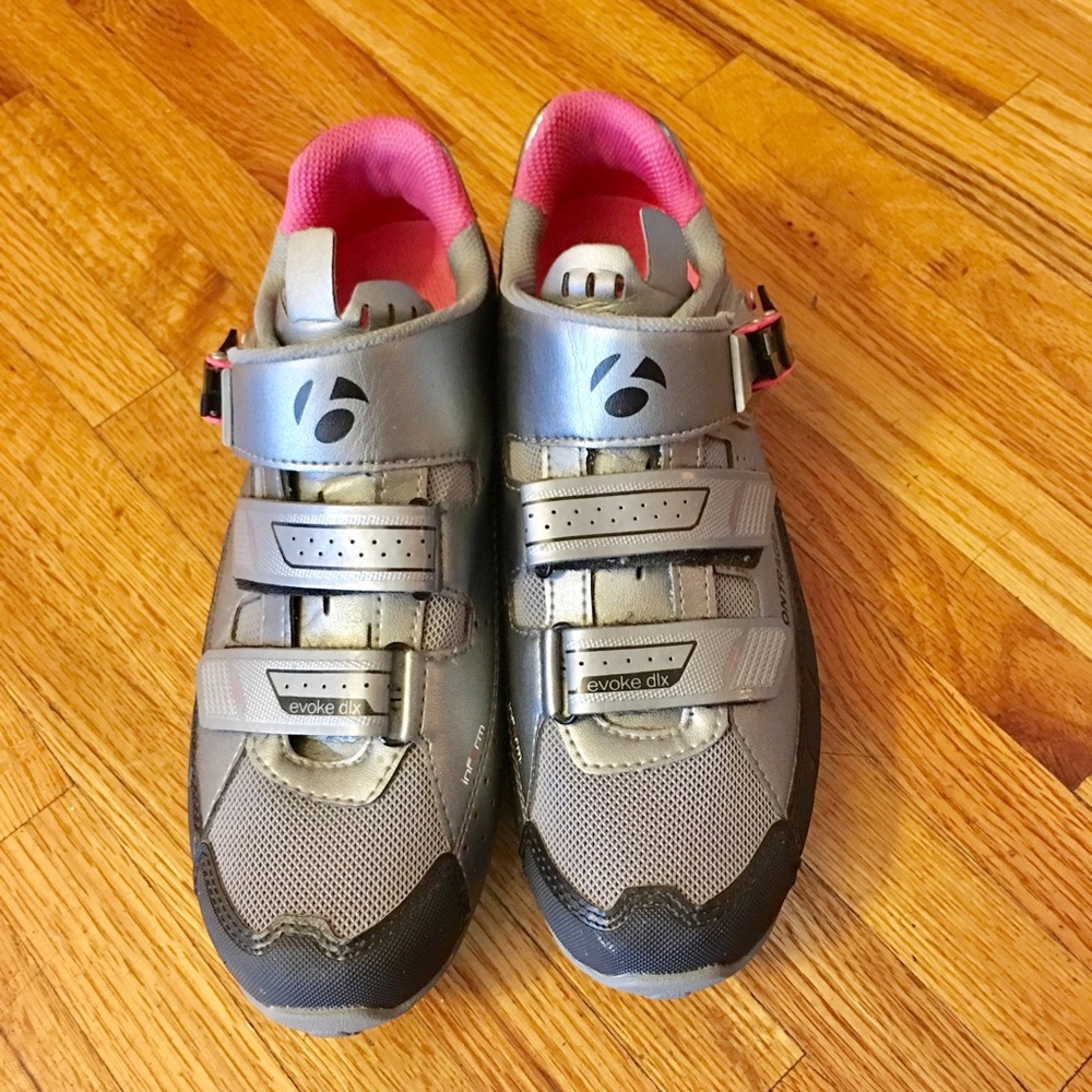 Gray w/pink trimming Bontrager spin cycle shoes.